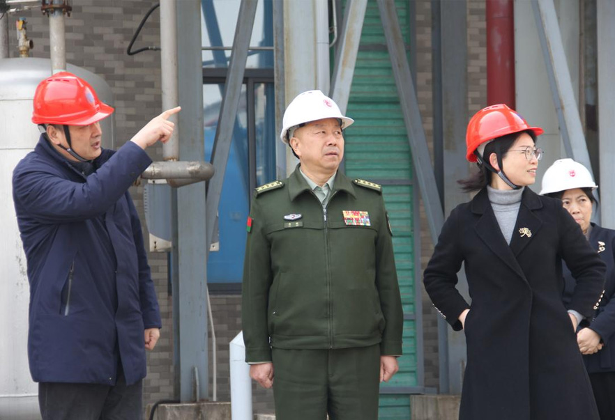 常州市委常委、常州軍分區(qū)大校司令員廖鵬一行來常州制藥廠調研公司黨管武裝相關工作